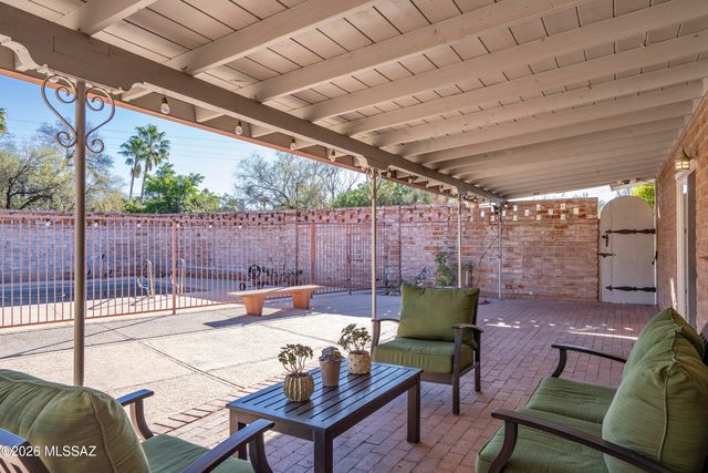 1112 W Maximilian Way, Tucson, AZ 85704