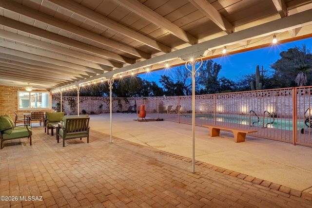 1112 W Maximilian Way, Tucson, AZ 85704