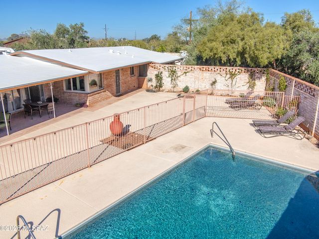 1112 W Maximilian Way, Tucson, AZ 85704