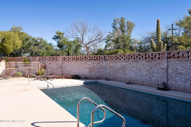 1112 W Maximilian Way, Tucson, AZ 85704