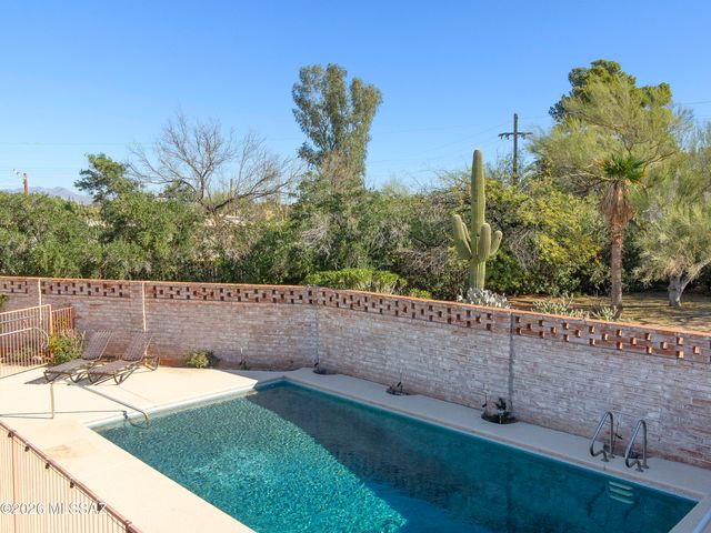 1112 W Maximilian Way, Tucson, AZ 85704