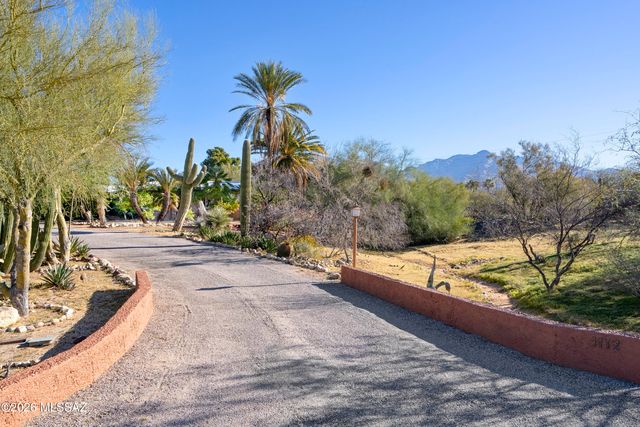 1112 W Maximilian Way, Tucson, AZ 85704