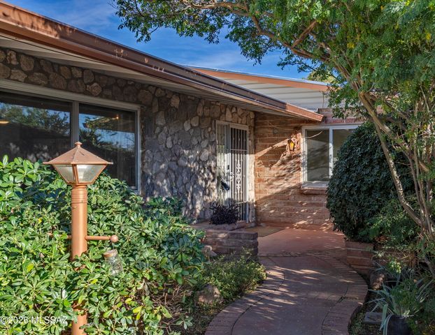 1112 W Maximilian Way, Tucson, AZ 85704