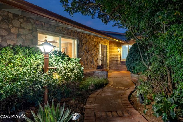 1112 W Maximilian Way, Tucson, AZ 85704