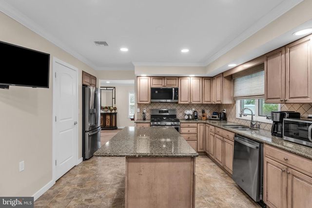 2 SURREY CT, Forked River, NJ 08731