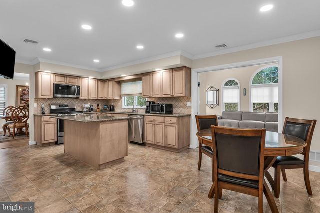 2 SURREY CT, Forked River, NJ 08731