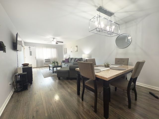 1313 S Rebecca Road 118, Lombard, IL 60148