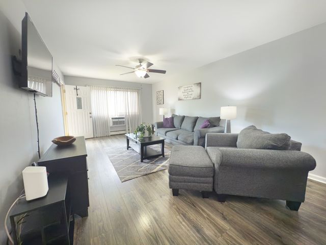 1313 S Rebecca Road 118, Lombard, IL 60148