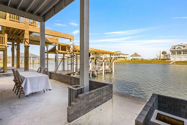 2005 Nelson Street, Port Bolivar, TX 77650