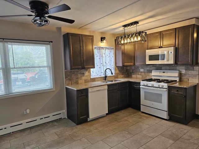 2 N Broadway Avenue 1E, Park Ridge, IL 60068
