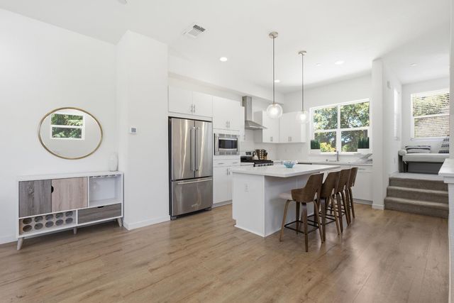 425 Outrigger Ln, West Sacramento, CA 95605