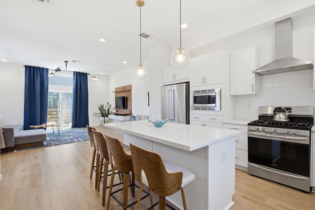 425 Outrigger Ln, West Sacramento, CA 95605