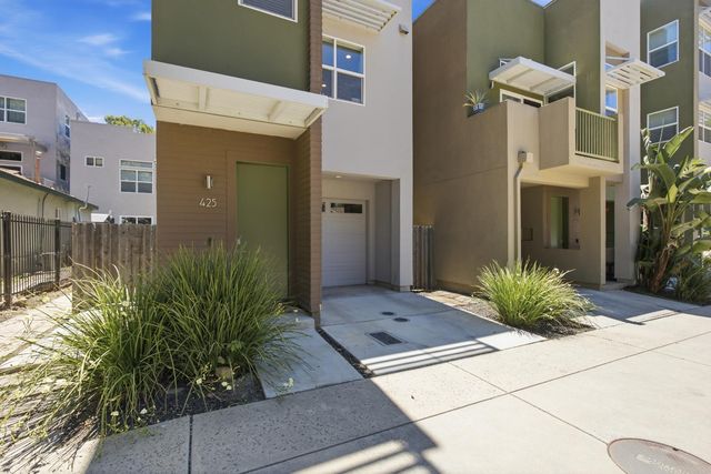 425 Outrigger Ln, West Sacramento, CA 95605