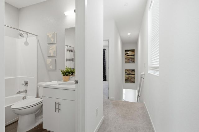 425 Outrigger Ln, West Sacramento, CA 95605