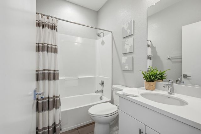 425 Outrigger Ln, West Sacramento, CA 95605