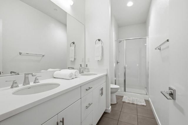 425 Outrigger Ln, West Sacramento, CA 95605