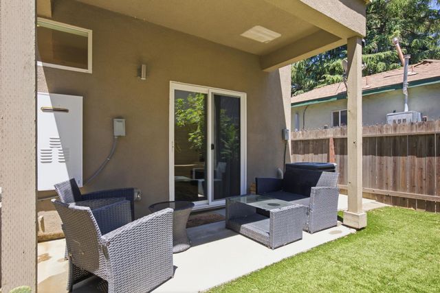 425 Outrigger Ln, West Sacramento, CA 95605