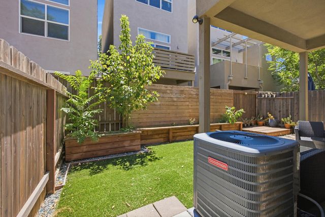425 Outrigger Ln, West Sacramento, CA 95605