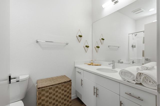 425 Outrigger Ln, West Sacramento, CA 95605