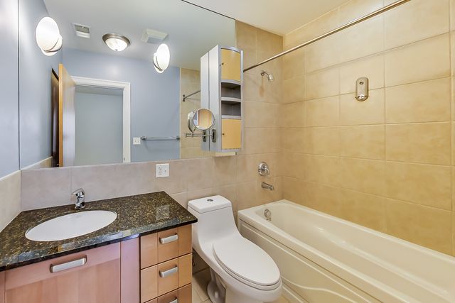 1465 W Fargo Avenue 2, Chicago, IL 60626