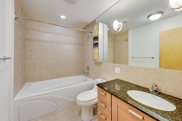 1465 W Fargo Avenue 2, Chicago, IL 60626