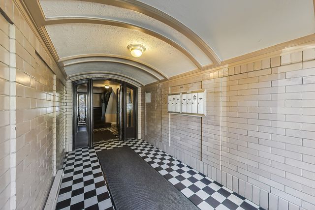 1465 W Fargo Avenue 2, Chicago, IL 60626