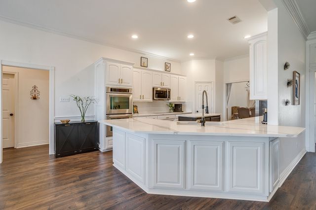 1008 Dapple Gray Road, Crowley, TX 76036