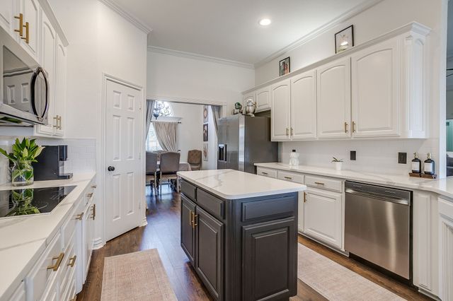 1008 Dapple Gray Road, Crowley, TX 76036