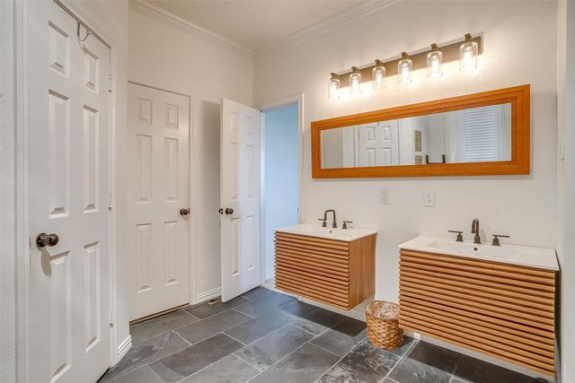 1008 Dapple Gray Road, Crowley, TX 76036