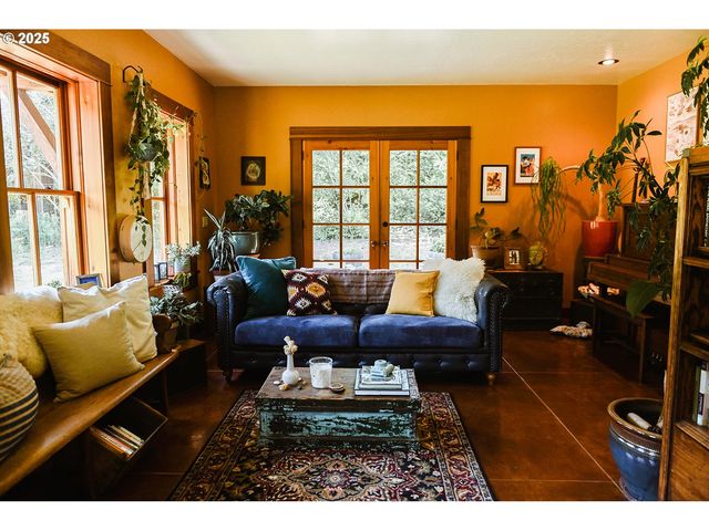 230 JENNINGS Rd, Trout Lake, WA 98650