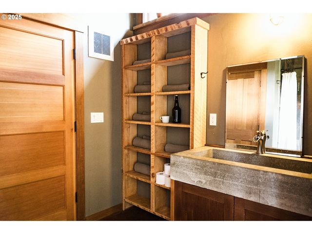 230 JENNINGS Rd, Trout Lake, WA 98650