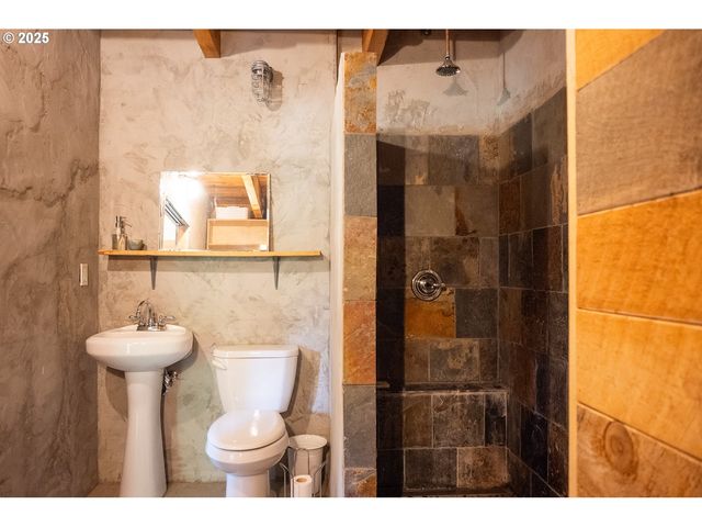 230 JENNINGS Rd, Trout Lake, WA 98650