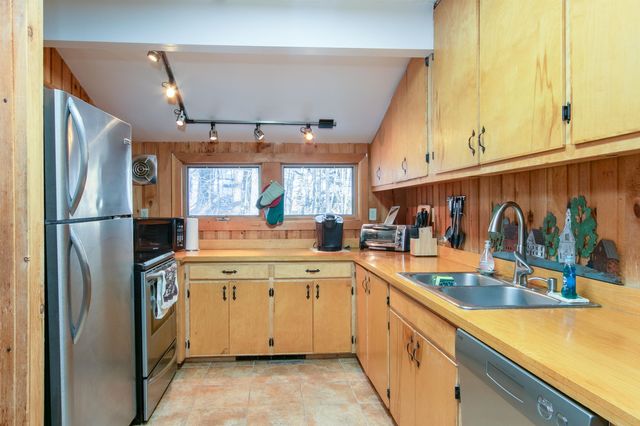 292 Tallwood Circle, Londonderry, VT 05155