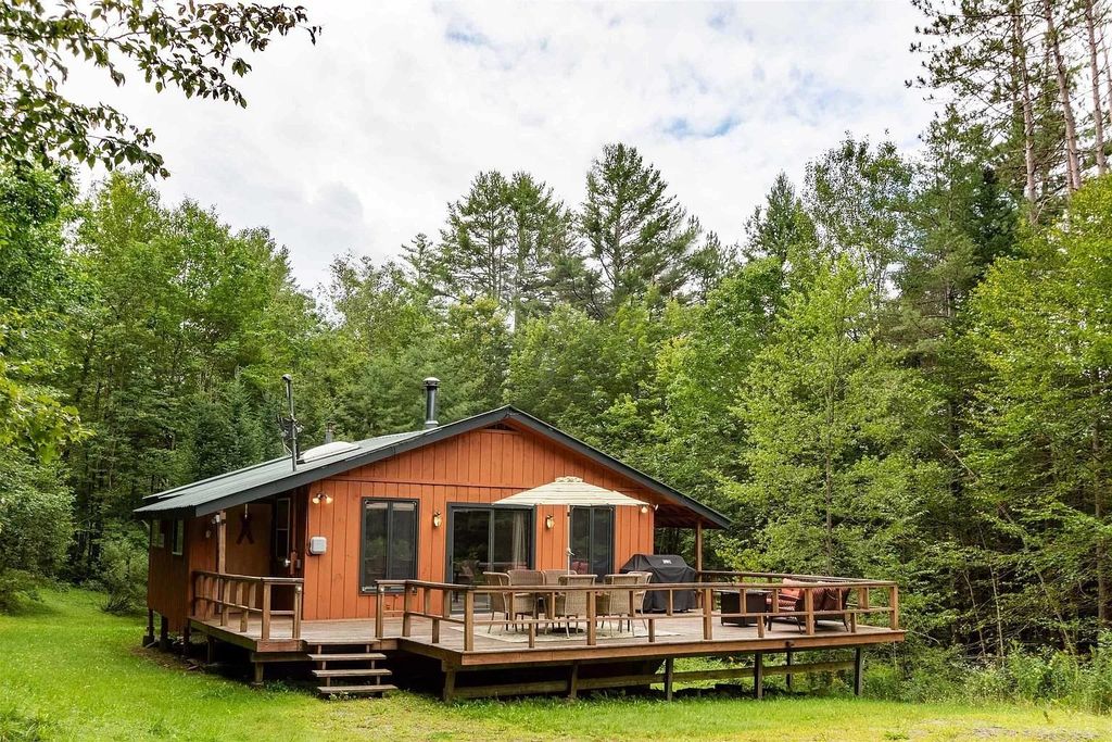 292 Tallwood Circle, Londonderry, VT 05155