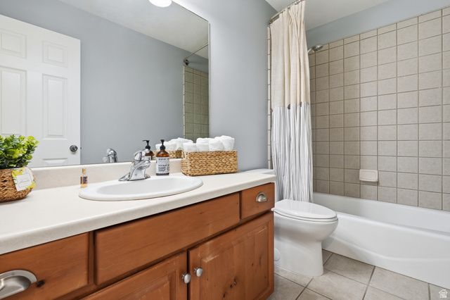 5237 W SADDLE CREEK CIR, West Jordan, UT 84081