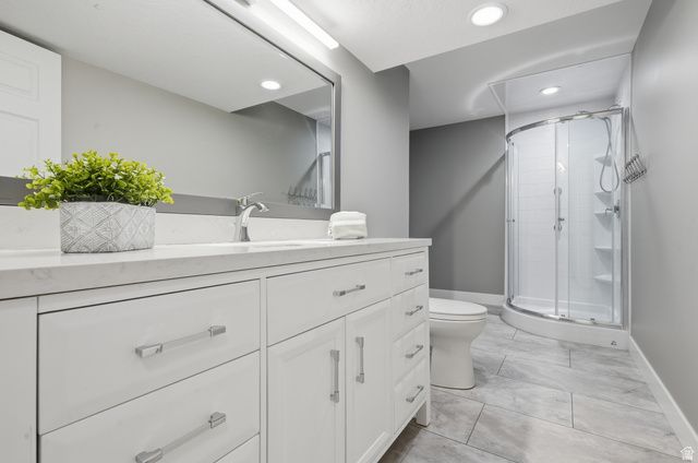 5237 W SADDLE CREEK CIR, West Jordan, UT 84081
