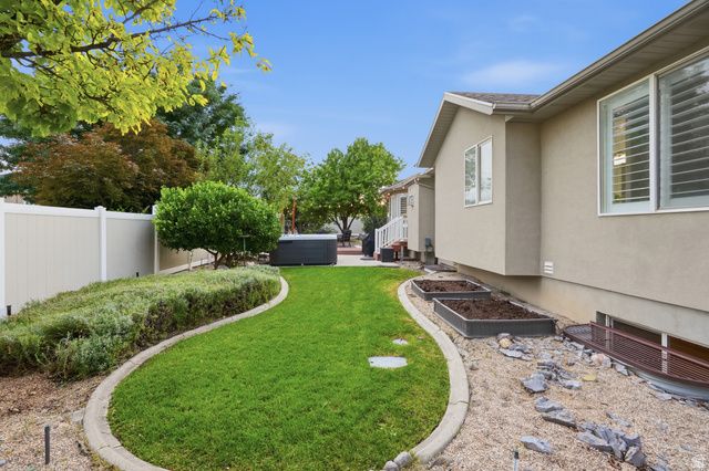 5237 W SADDLE CREEK CIR, West Jordan, UT 84081