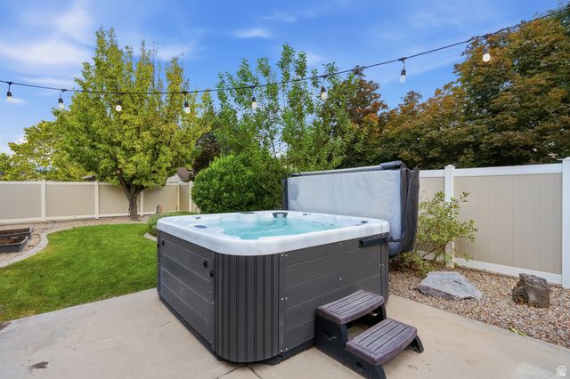 5237 W SADDLE CREEK CIR, West Jordan, UT 84081