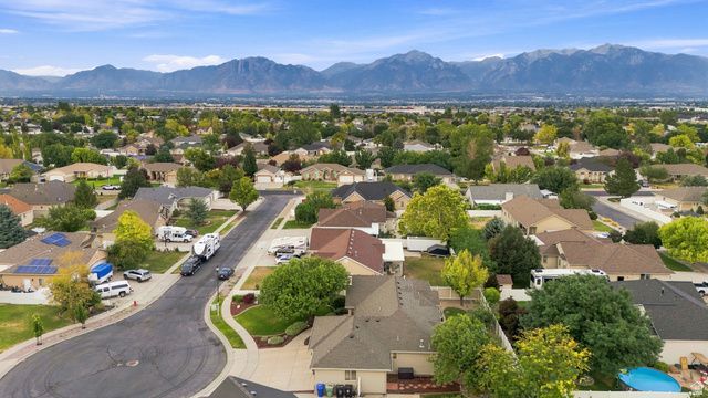 5237 W SADDLE CREEK CIR, West Jordan, UT 84081