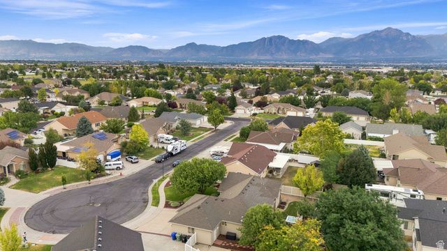 5237 W SADDLE CREEK CIR, West Jordan, UT 84081