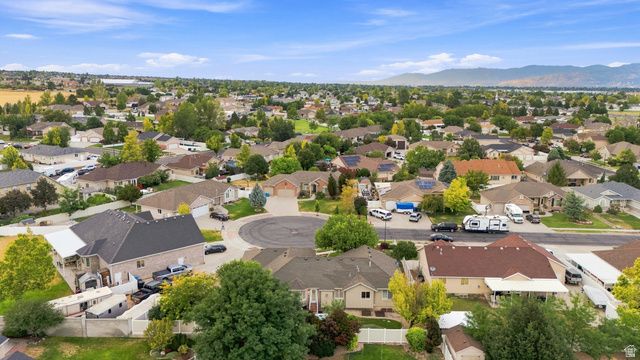 5237 W SADDLE CREEK CIR, West Jordan, UT 84081