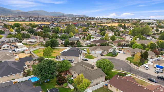 5237 W SADDLE CREEK CIR, West Jordan, UT 84081