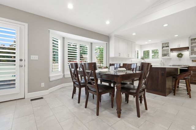 5237 W SADDLE CREEK CIR, West Jordan, UT 84081