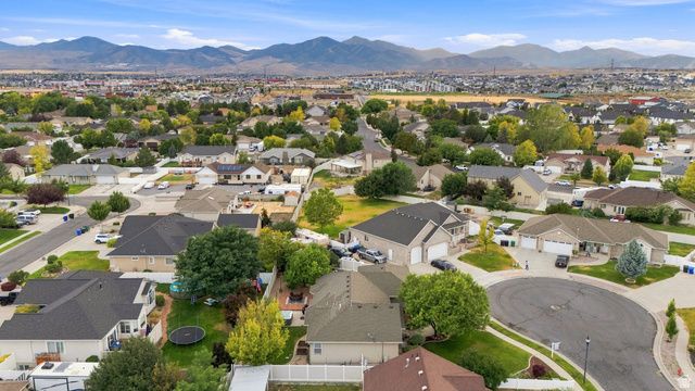5237 W SADDLE CREEK CIR, West Jordan, UT 84081