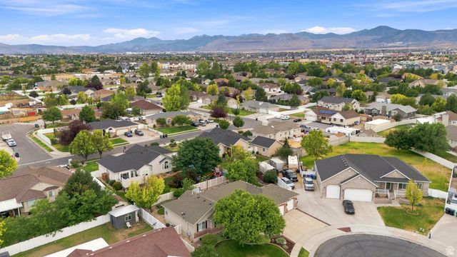 5237 W SADDLE CREEK CIR, West Jordan, UT 84081