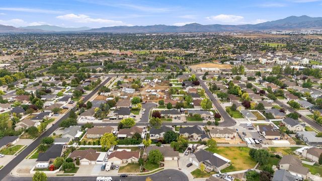 5237 W SADDLE CREEK CIR, West Jordan, UT 84081