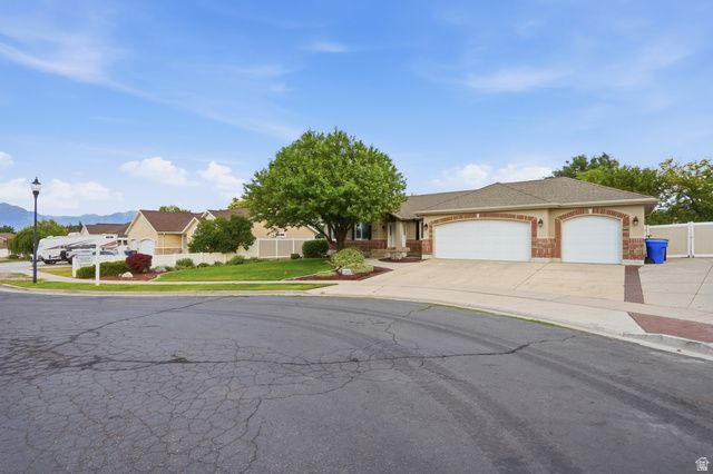5237 W SADDLE CREEK CIR, West Jordan, UT 84081