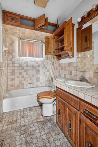 7017 52nd Avenue N, Crystal, MN 55428