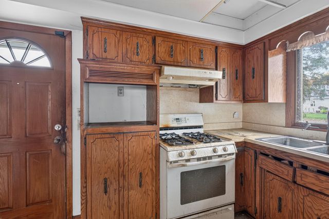 7017 52nd Avenue N, Crystal, MN 55428