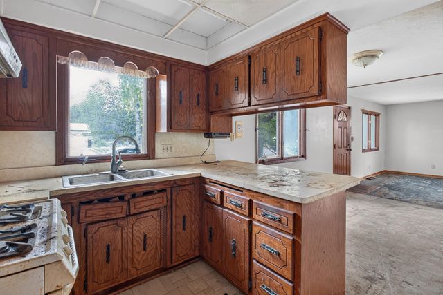 7017 52nd Avenue N, Crystal, MN 55428